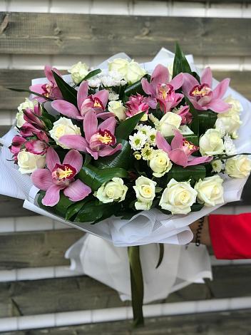 Букет цветов из: Розы и Хризантемы в Калниболотской
