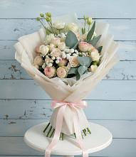 Букет цветов из:  Розы и Лизиантусы в Калниболотской