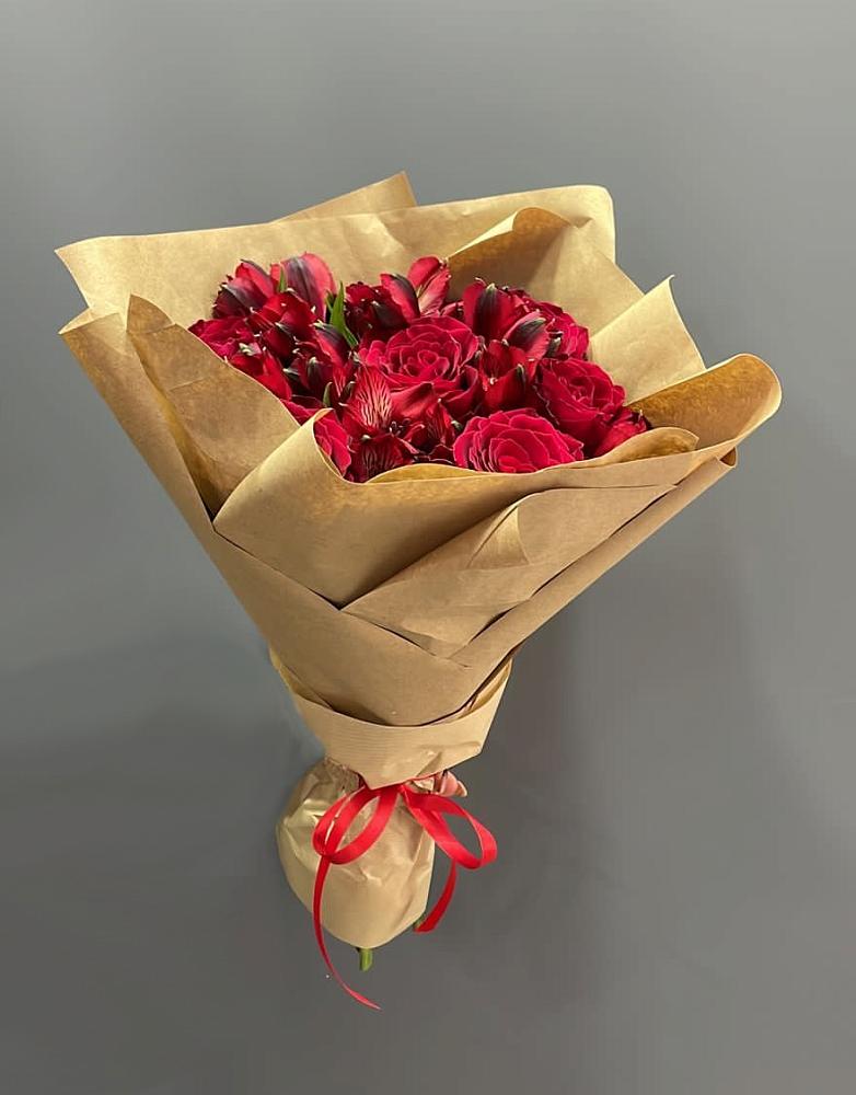 Букет цветов из: Альстромерии и Розы в Калниболотской