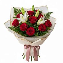 Букет цветов из:  Лилии и Розы в Калниболотской