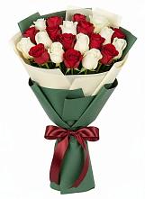 Букет Микс из красных и белых роз в Калниболотской