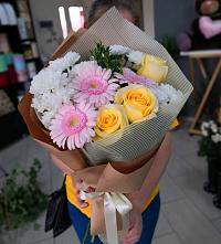 Букет цветов из:  Герберы, Розы и Хризантемы в Калниболотской