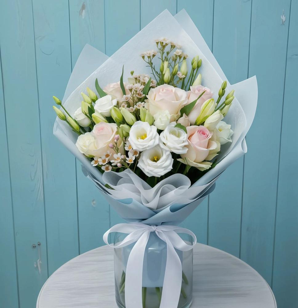 Букет цветов из: Розы и Лизиантусы в Калниболотской