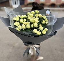 Букет Белые кустовые розы Солинеро в Калниболотской