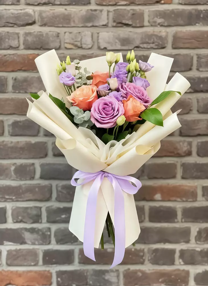 Букет цветов из: Лизиантусы и Розы в Калниболотской