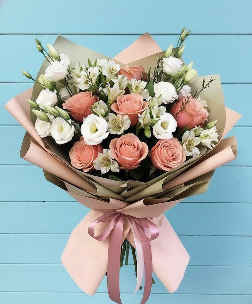 Букет цветов из: Розы, Альстромерии и Лизиантусы в Калниболотской