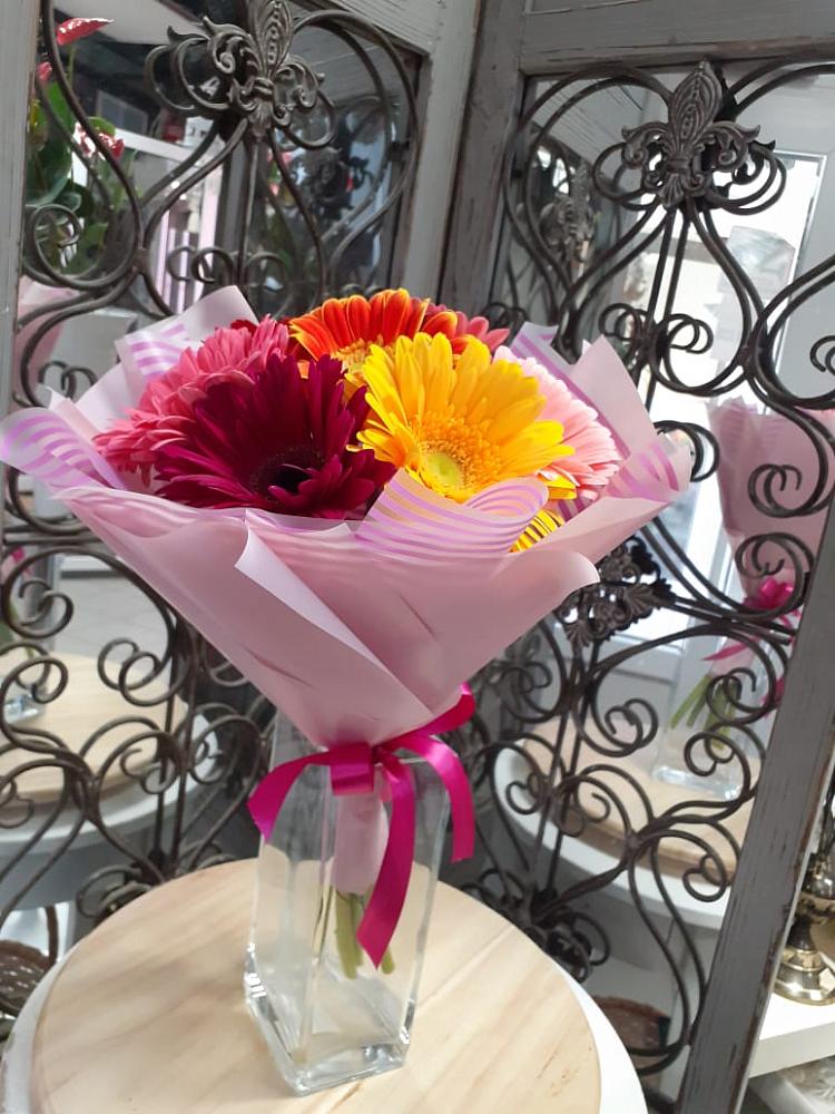 Букет цветов из: Герберы в Калниболотской