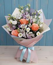 Букет цветов из:  Лизиантусы, Розы, Альстромерии и Гипсофила в Калниболотской