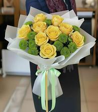 Букет цветов из:  Хризантемы и Розы в Калниболотской