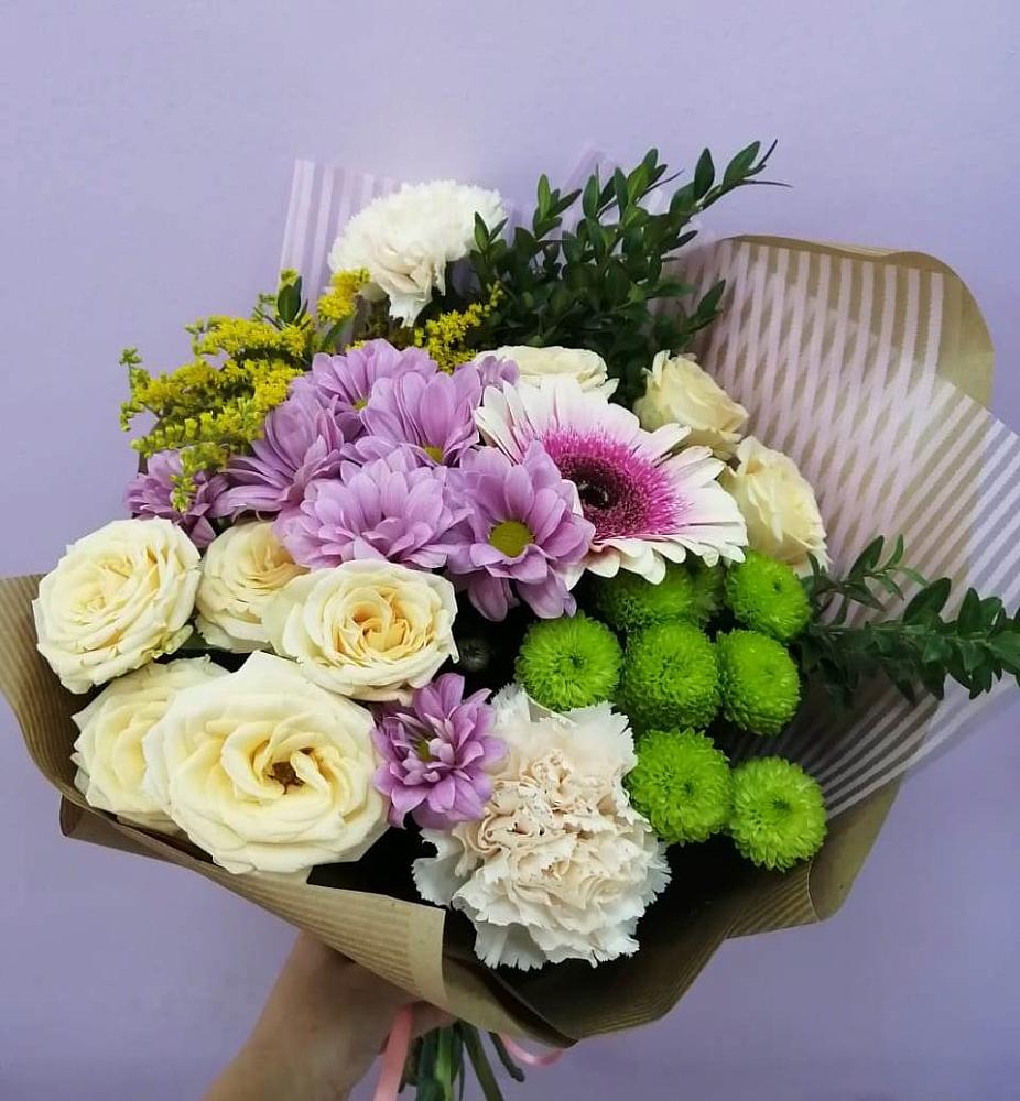 Букет цветов из: Хризантемы, Розы, Гвоздики и Герберы в Калниболотской