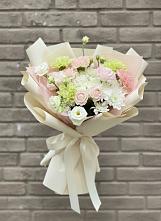 Букет цветов из:  Гвоздики, Розы, Лизиантусы и Хризантемы в Калниболотской
