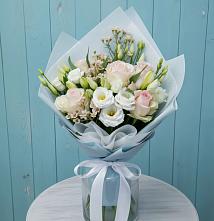 Букет цветов из:  Розы и Лизиантусы в Калниболотской