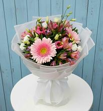Букет цветов из:  Герберы, Альстромерии и Лизиантусы #REPLACE_PRED# Калниболотской