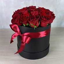 Цветочная композиция из Розы в шляпной коробке в Калниболотской